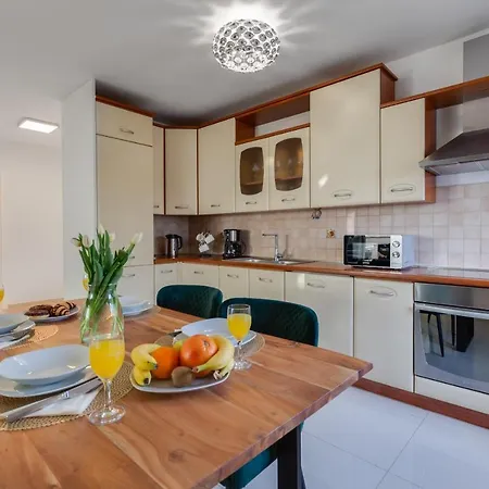 شقة Elegant Two Bedroom *
