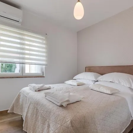アパート Elegant Two Bedroom ザダル