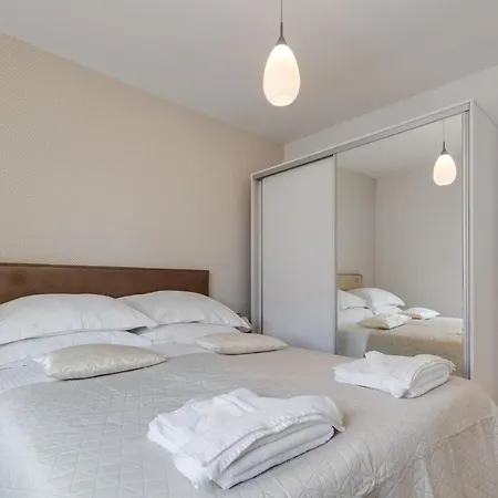 아파트 Elegant Two Bedroom