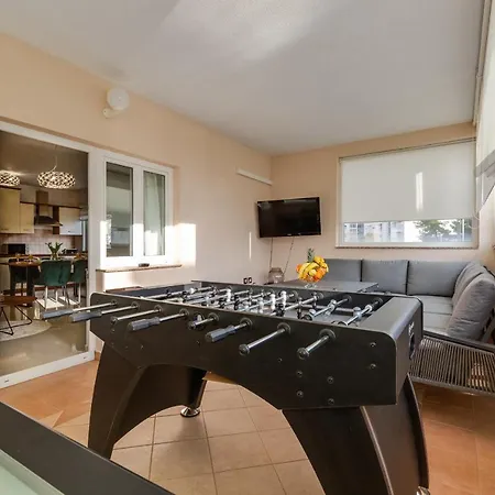 아파트 Elegant Two Bedroom *