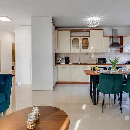 Elegant Two Bedroom 아파트