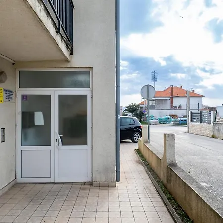 Apartment Elegant Two Bedroom *