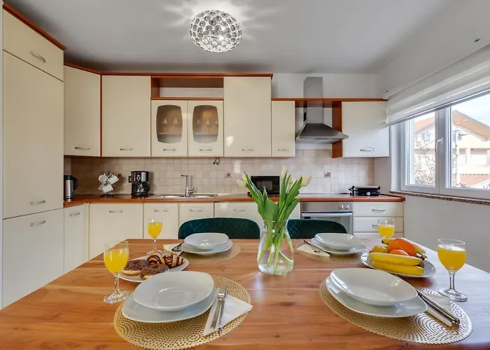 Апартаменты Elegant Two Bedroom Задар