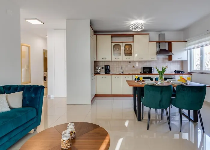 Elegant Two Bedroom Апартаменты