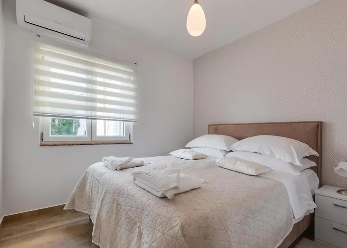 Lägenhet Elegant Two Bedroom Zadar