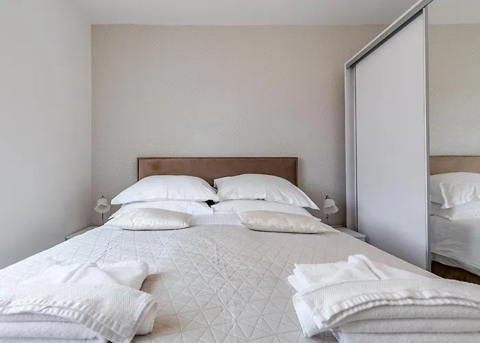 Elegant Two Bedroom Lägenhet *